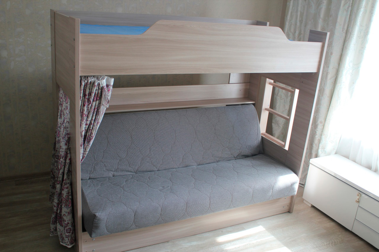 двухъярусная кровать с диваном и ящиками внизу