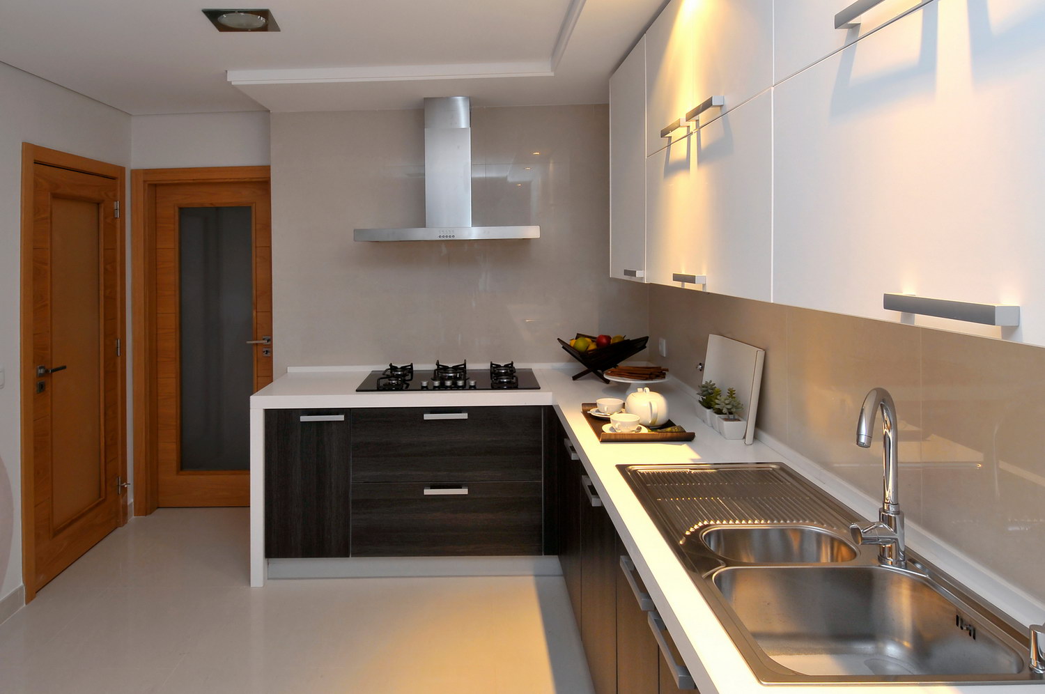 кухни без верхних шкафов фото дизайн угловые