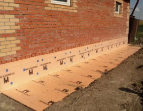 Самостоятельное утепление фундамента дома снаружи пеноплексом — этапы