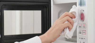 Как избавиться от запаха в микроволновке