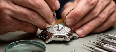 Ювелирная инкрустация часов: от массовых моделей к уникальным шедеврам