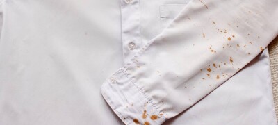 Как отстирать ржавчину с белой одежды