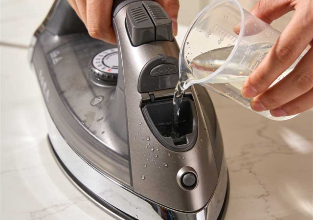 Как почистить утюг от накипи внутри – уход за паровой системой