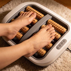 Лучшие массажёры для ног – роликовые и с подогревом