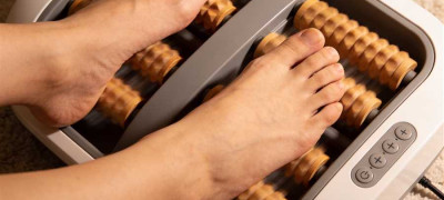 Лучшие массажёры для ног – роликовые и с подогревом