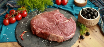 Мясные деликатесы с доставкой: что стоит заказать для праздничного стола