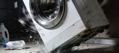 Почему стиральная машина вибрирует и прыгает при отжиме