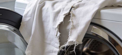 Почему стиральная машина рвёт бельё – причины и профилактика