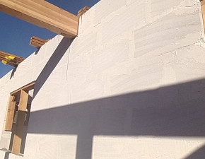 Отделка стен из газобетона: особенности и технологии