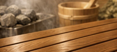 Почему полок из термолипы не обжигает спину даже при +100°C: физика процесса простым языком