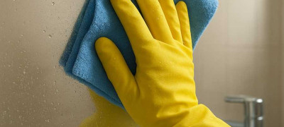 Чем мыть зеркала без разводов