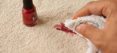 Способы очистки одежды от лака для ногтей в зависимости от ткани