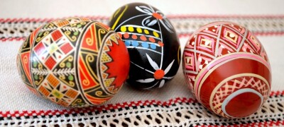 Откуда появилась традиция красить яйца на Пасху