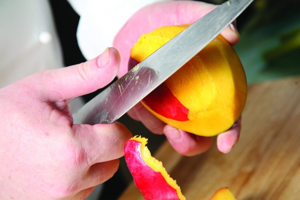 как чистить манго от кожуры