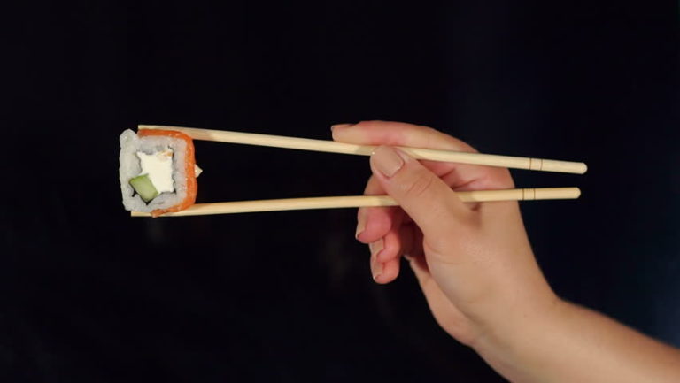 Как держать китайские палочки для суши фото начинающих
