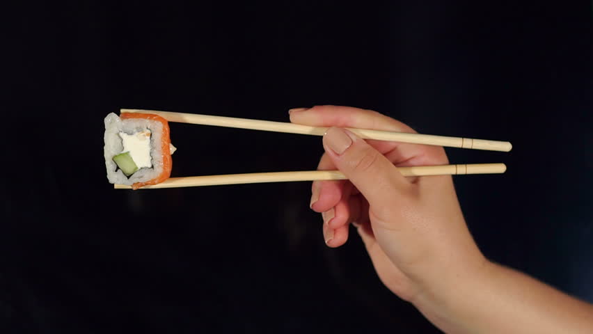 как держать палочки для суши