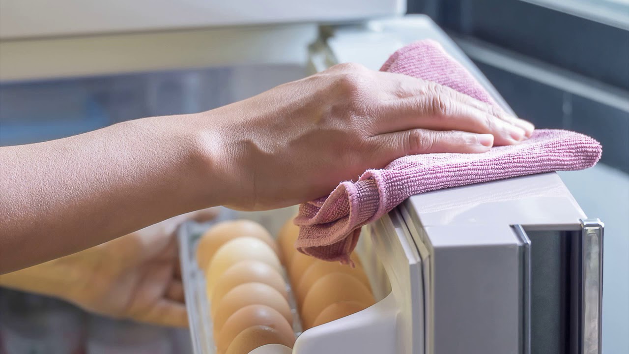 как отмыть холодильник от запаха