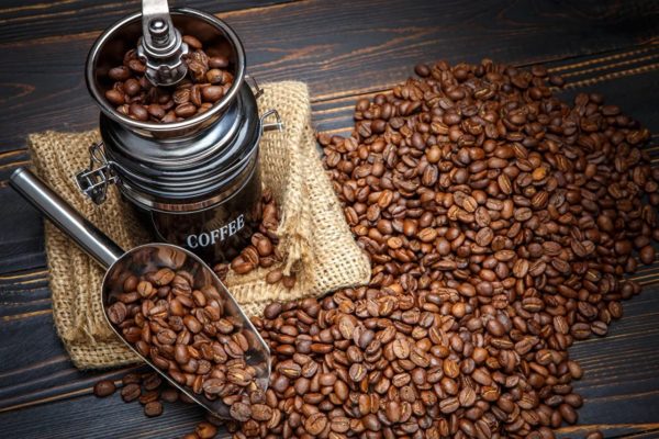 И ни для кого не секрет,  что кофе в зернах не сравнится по своим вкусовым качествам с растворимым «собратом».