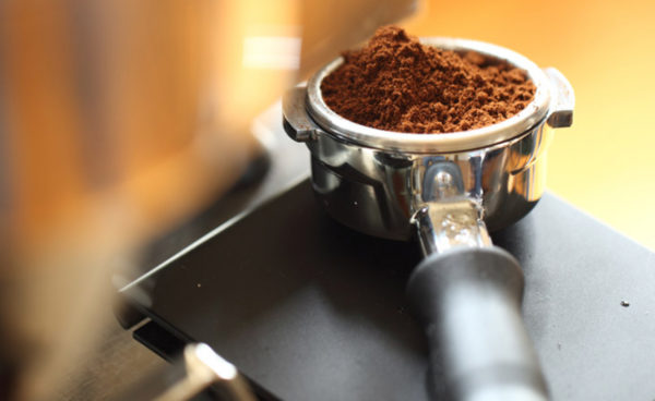 Приготовить вкусный  бодрящий напиток можно не только в турке, но и в кофемашине.