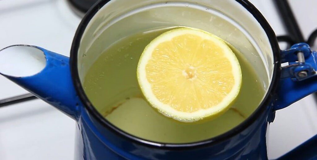 чистка чайника лимоном