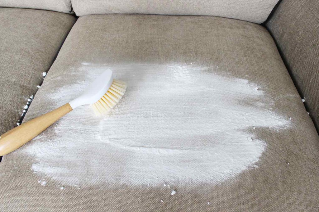 чистка дивана солью