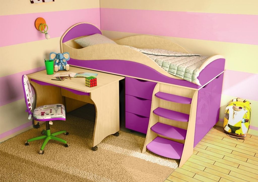 Кровать чердак со столом внизу и шкафом