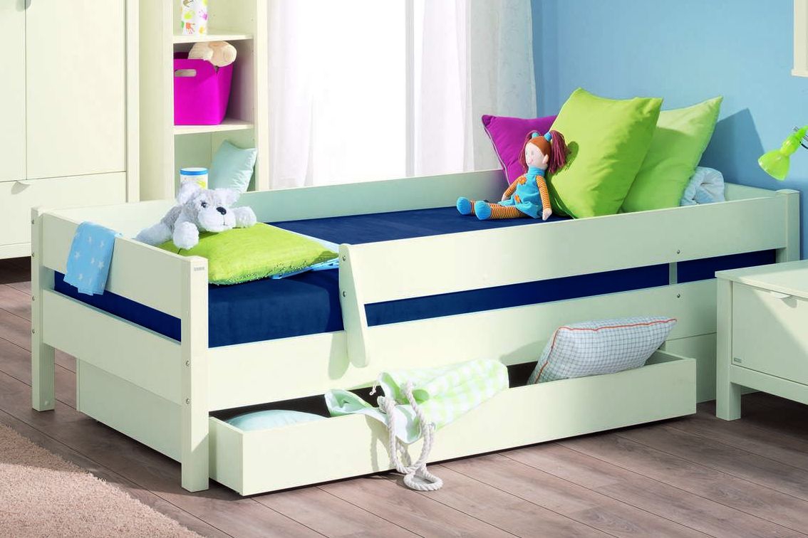 детская кровать с бортиками от 2 лет дизайн фото