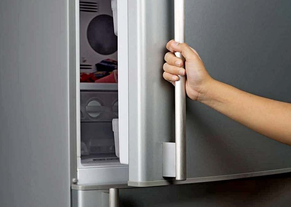 дверца холодильника