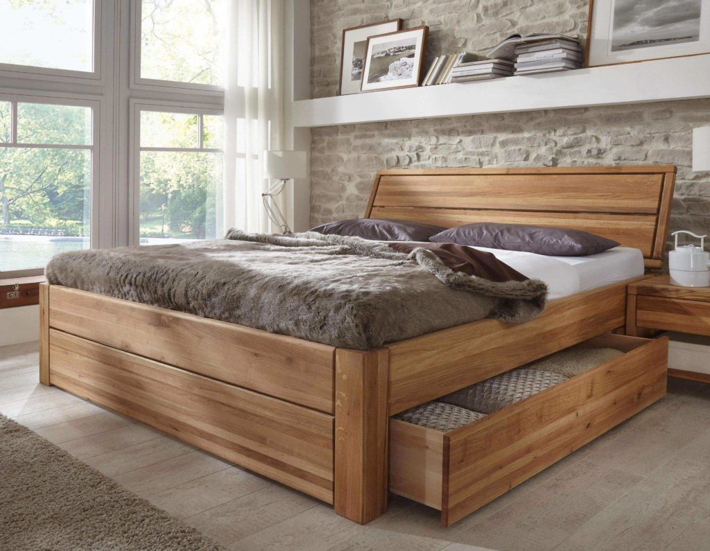Кровать из массива дерева с мягкой спинкой