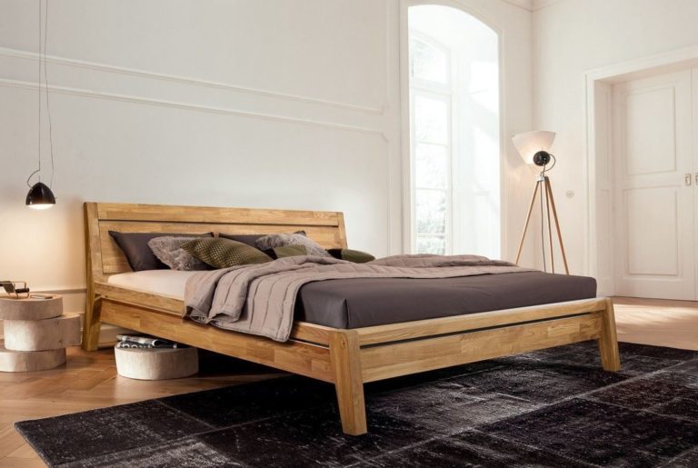 Стильные кровати из массива дерева