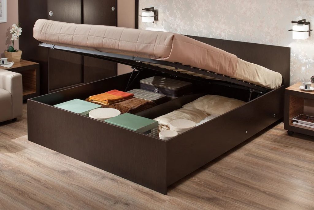 Кровать железная двуспальная с ящиками для хранения