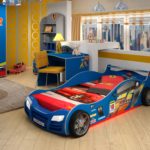 синяя спортивная кровать-машина для мальчика