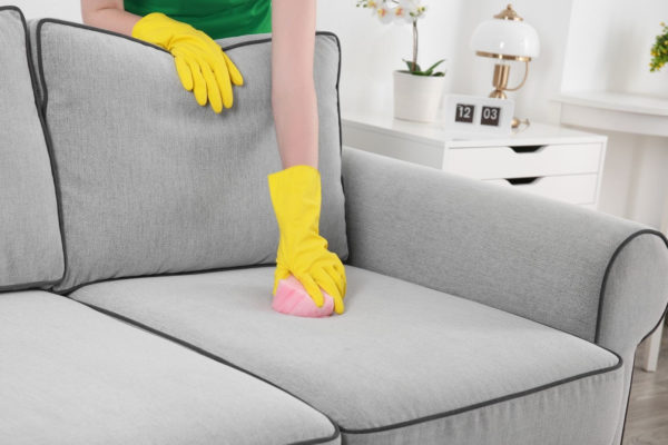 Самое лучшее средство для чистки дивана в домашних условиях