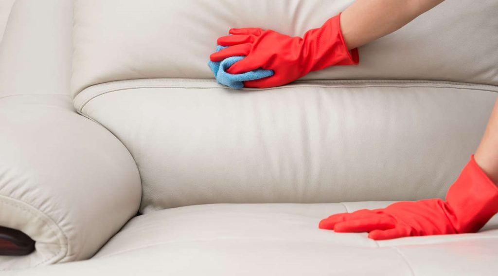 Самодельное средство для чистки мягкой мебели в домашних условиях