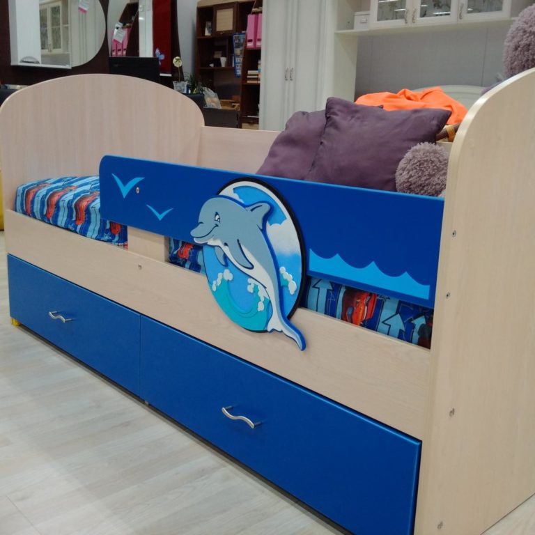 Кровать чердак синяя с дельфином