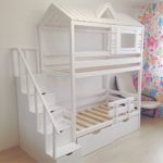 кровать-домик для детей с лесенкой