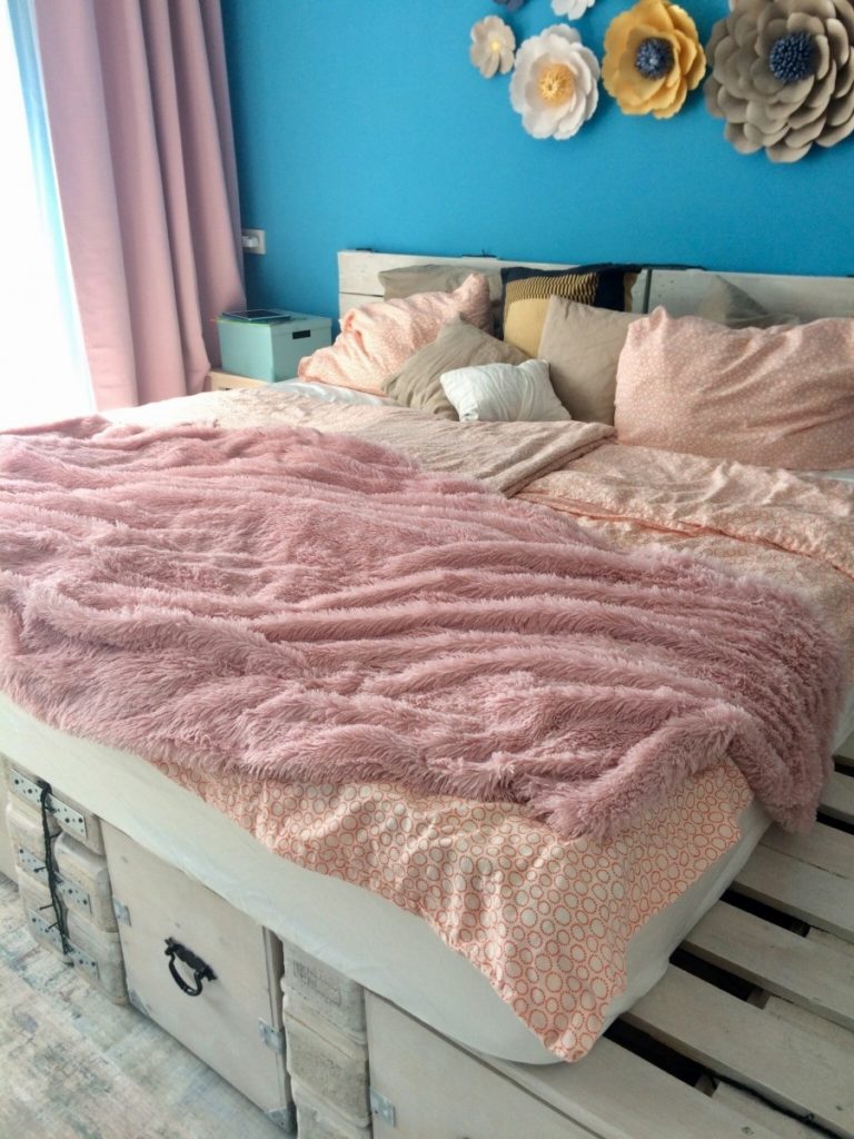 Двуспальная кровать своими руками из паллетов