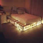 кровать-подиум с лампочками
