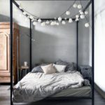 кровать с балдахином с лампочками