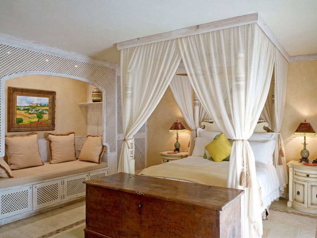 кровать с балдахином в итальянском стиле
