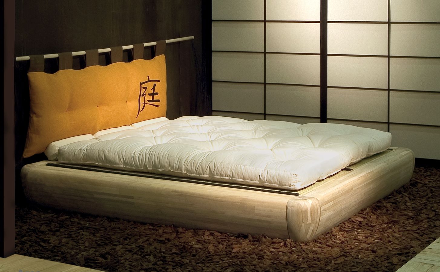 кровать с мягким изголовьем японский стиль