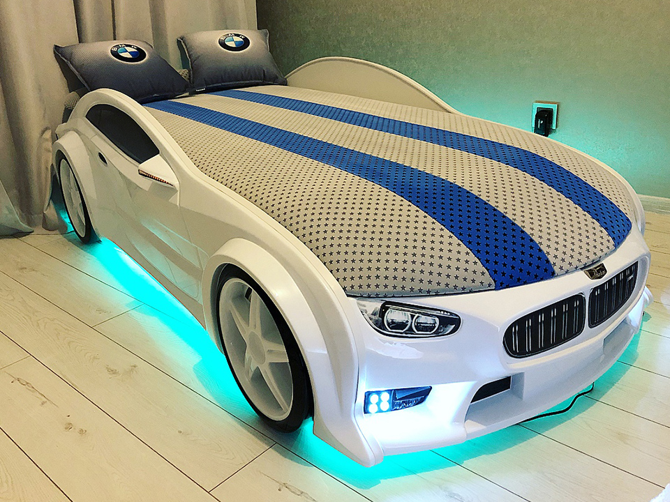Кровать в форме машины с подсветкой