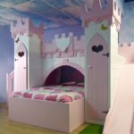 оригинальный замок-кровать для девочки