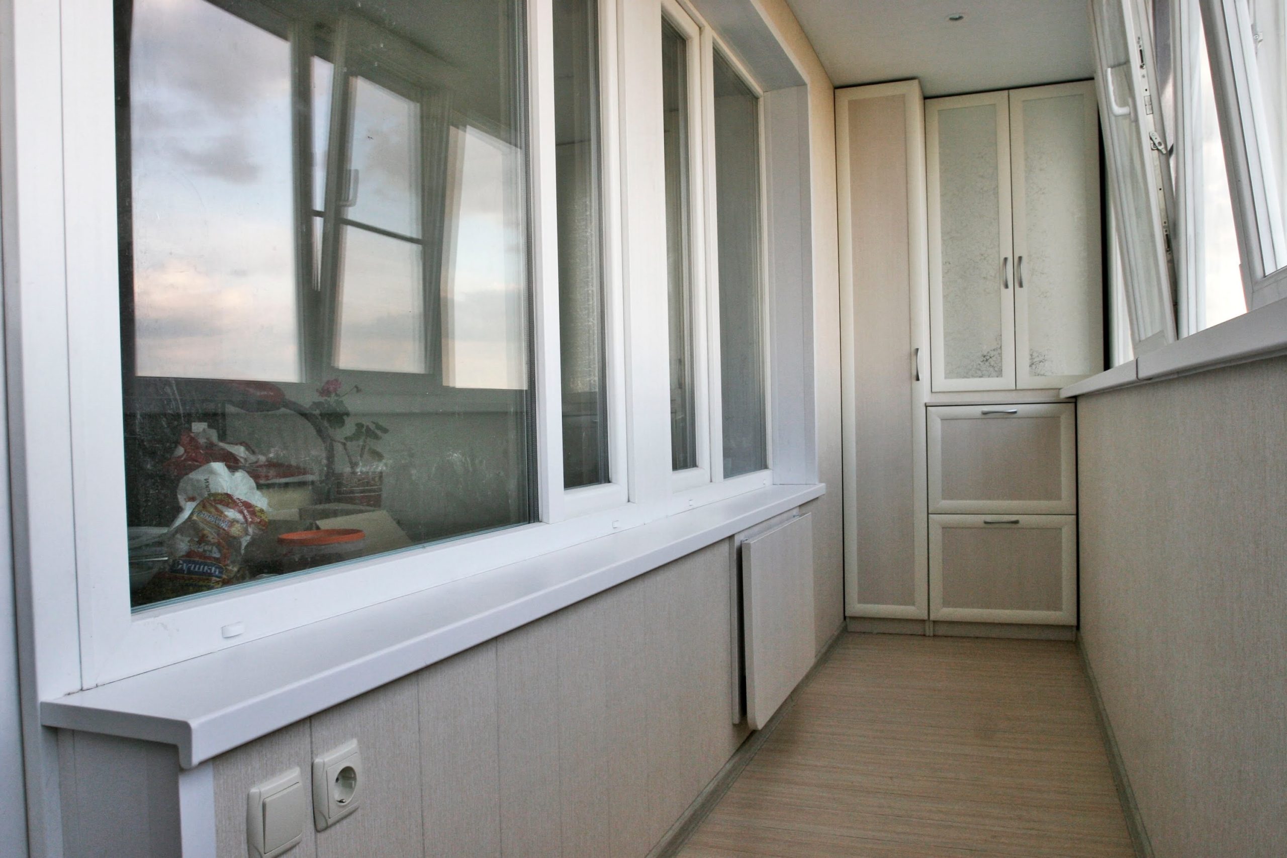 ремонт балкона своими руками в панельном доме со шкафом