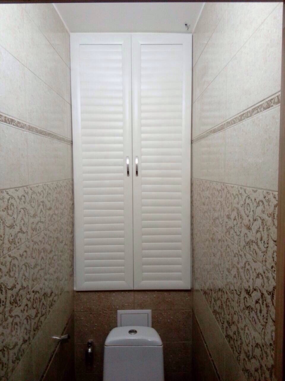 Шкаф в туалет от пола до потолка