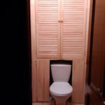 шкаф в туалет из наиуральной древесины