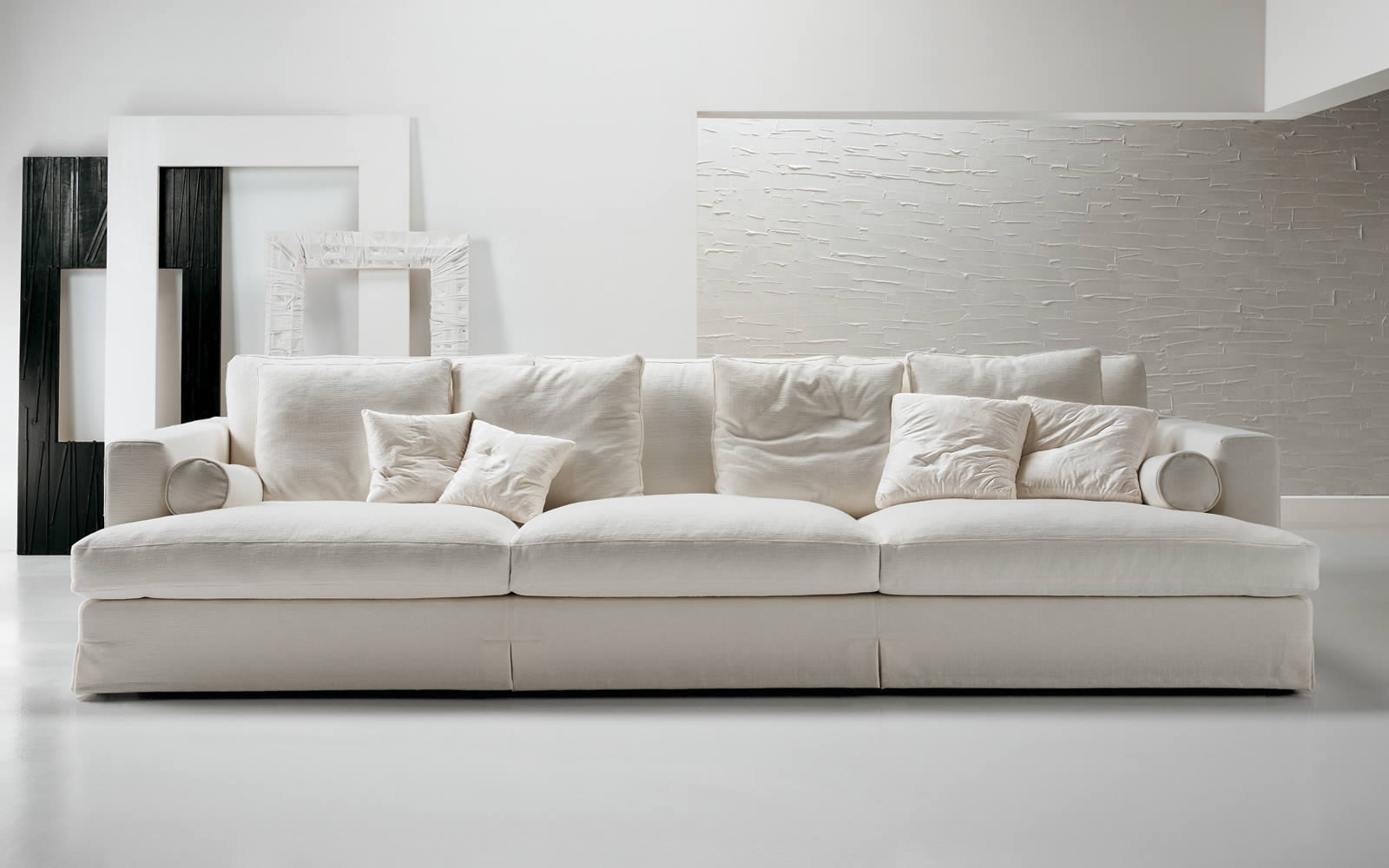 белый тканевый диван