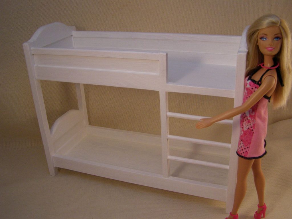 деревянная двухъярусная кровать для куклы