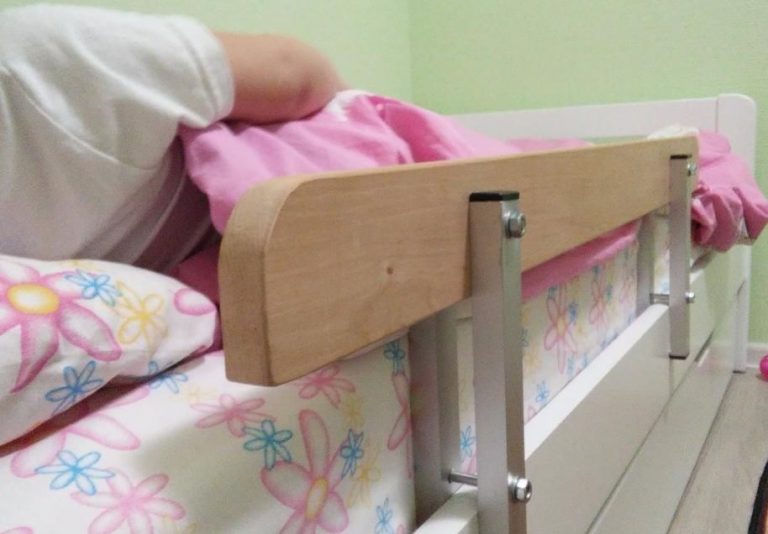 Мягкий ограничитель для детской кровати