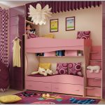 детская двухъярусная кровать розовая с подушками
